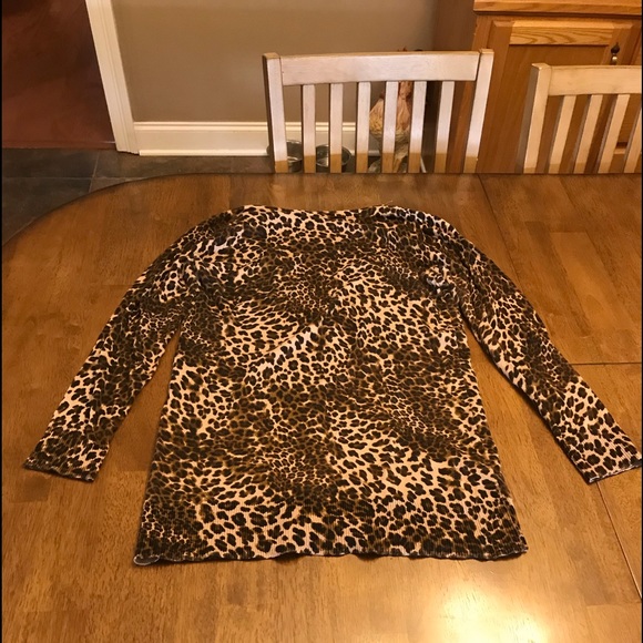 Soma leopard pint long button shirt in size XS. - Picture 3 of 3